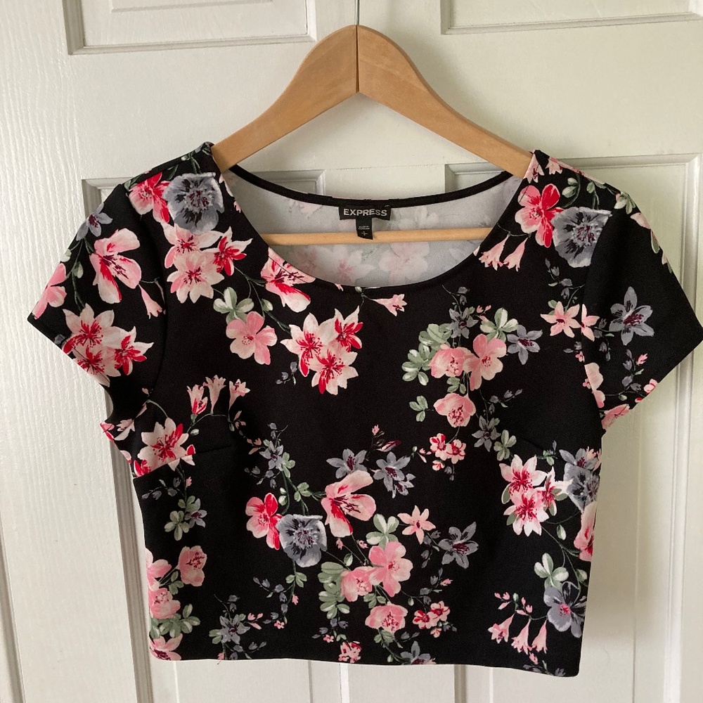 Floral crop top tee